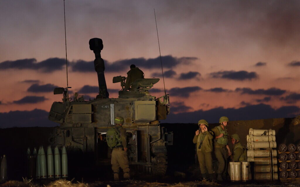 以色列南部以色列和加薩邊界的一個IDF大砲部隊。(Gili Yaari / Flash90)